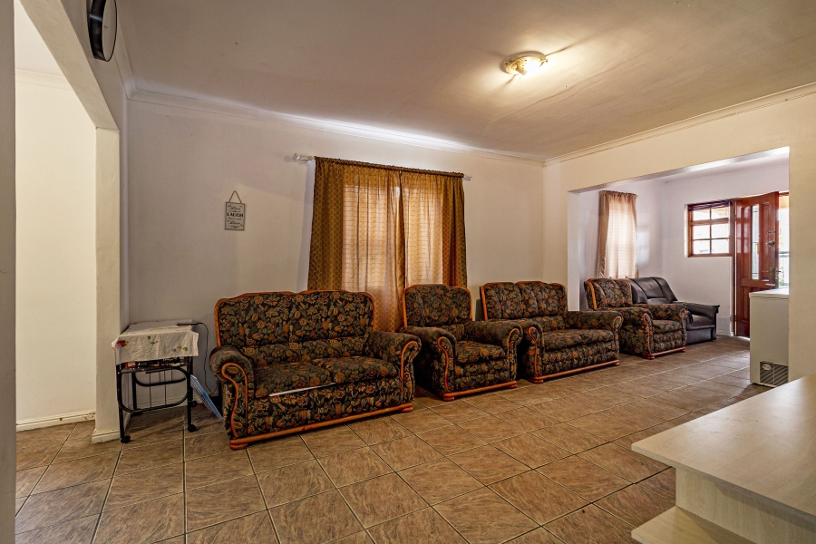 5 Bedroom Property for Sale in Bell Glen Western Cape